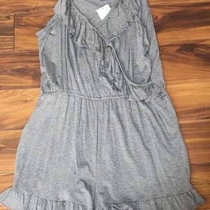 GRAY RUFFLE ROMPER SIZE L (NEVER WORN)